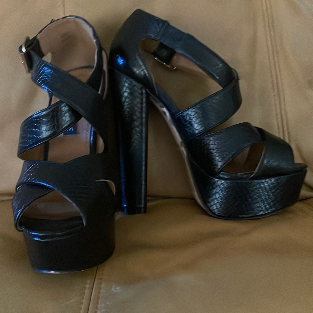 Black platform heels size 5.5